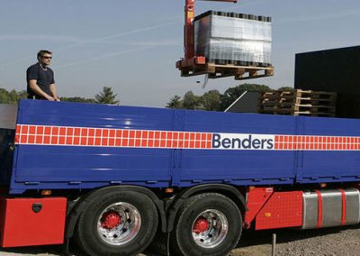 Benders - auto s rukou